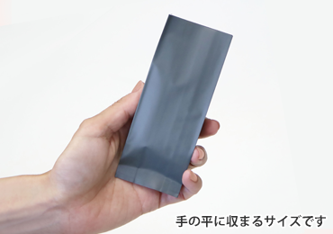 手のひらに収まるサイズです。